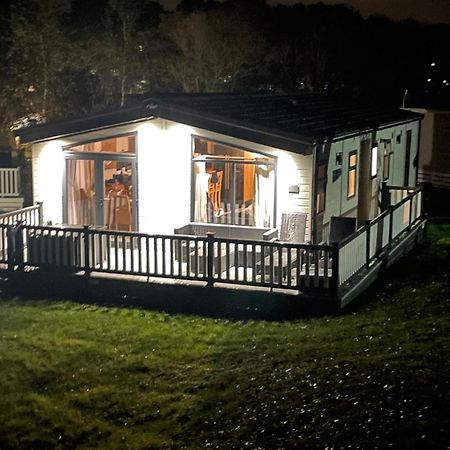 Luxury Lodge On Edge Of New Forest And 800M From Sea Entertainment And Leisure Passes Included Milford on Sea Zewnętrze zdjęcie