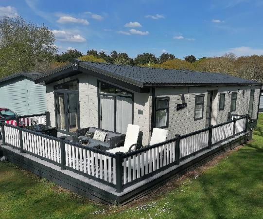 Luxury Lodge On Edge Of New Forest And 800M From Sea Entertainment And Leisure Passes Included Milford on Sea Zewnętrze zdjęcie