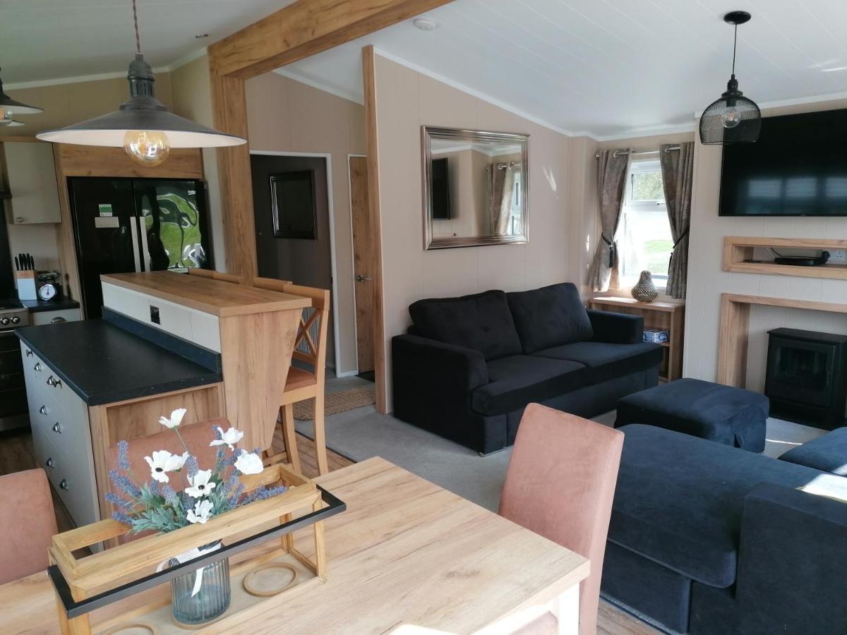 Luxury Lodge On Edge Of New Forest And 800M From Sea Entertainment And Leisure Passes Included Milford on Sea Zewnętrze zdjęcie