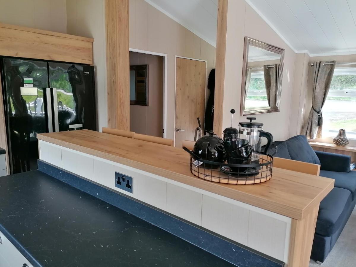 Luxury Lodge On Edge Of New Forest And 800M From Sea Entertainment And Leisure Passes Included Milford on Sea Zewnętrze zdjęcie