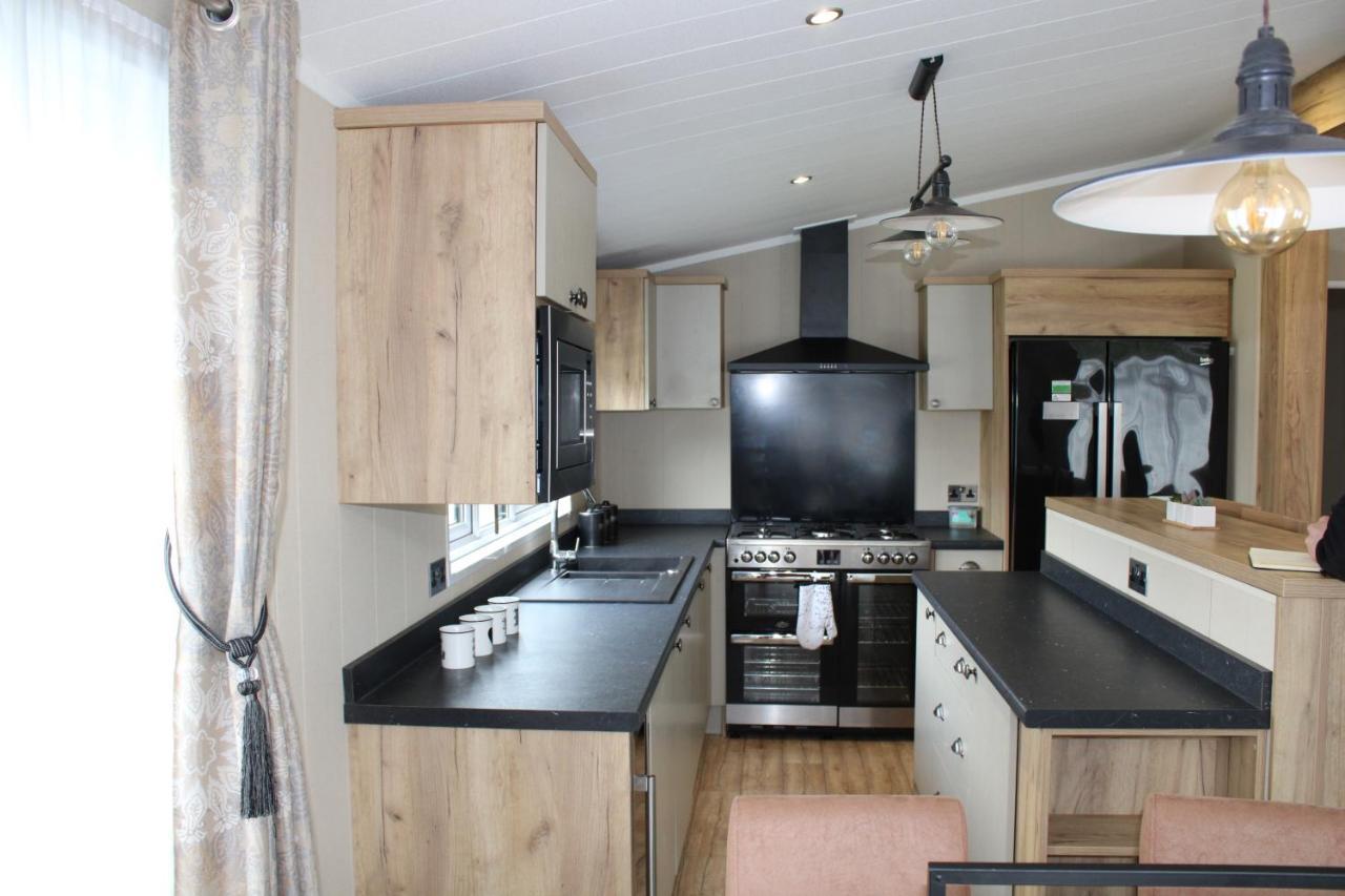 Luxury Lodge On Edge Of New Forest And 800M From Sea Entertainment And Leisure Passes Included Milford on Sea Zewnętrze zdjęcie
