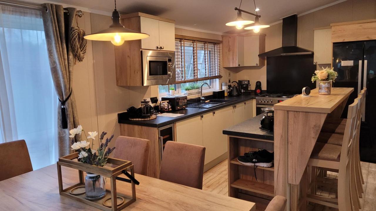 Luxury Lodge On Edge Of New Forest And 800M From Sea Entertainment And Leisure Passes Included Milford on Sea Zewnętrze zdjęcie