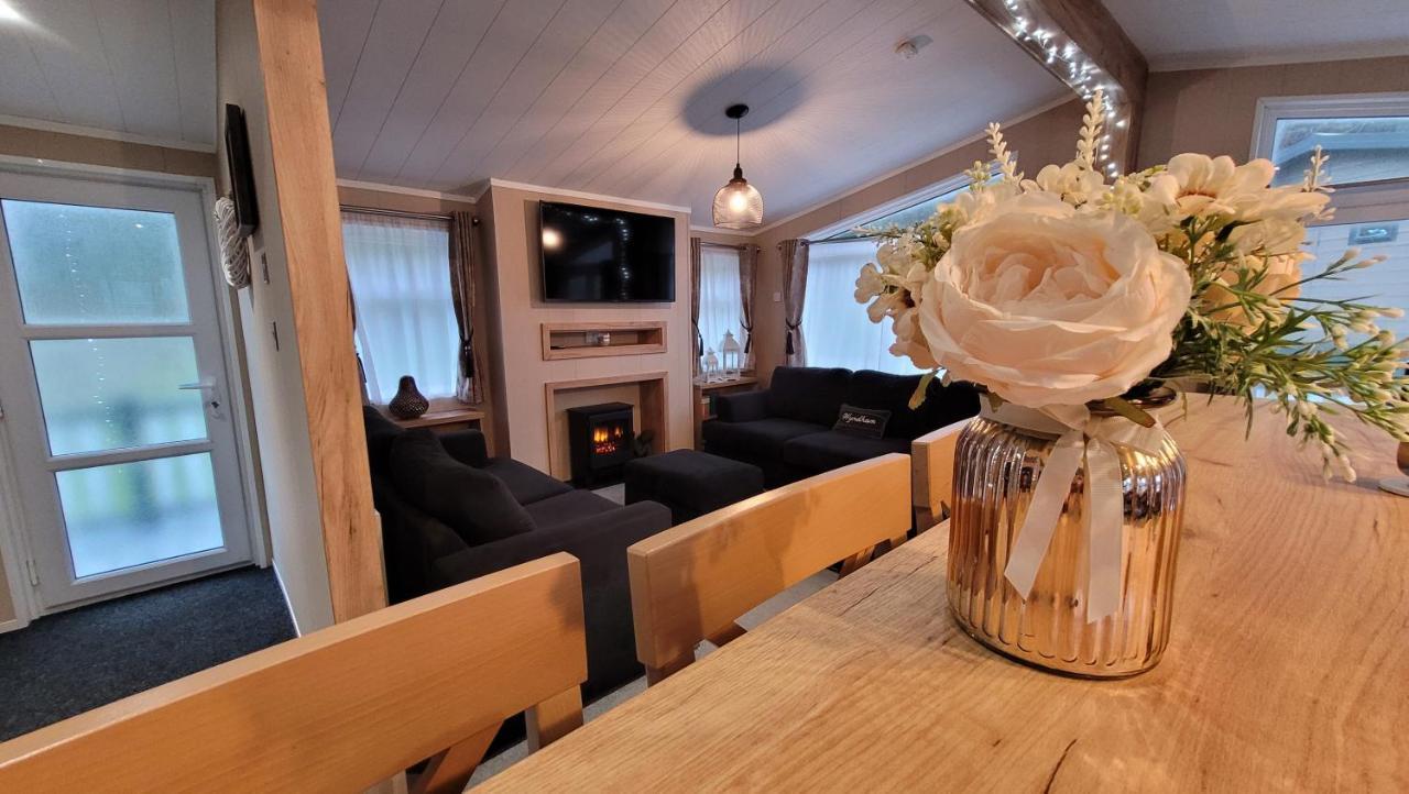Luxury Lodge On Edge Of New Forest And 800M From Sea Entertainment And Leisure Passes Included Milford on Sea Zewnętrze zdjęcie