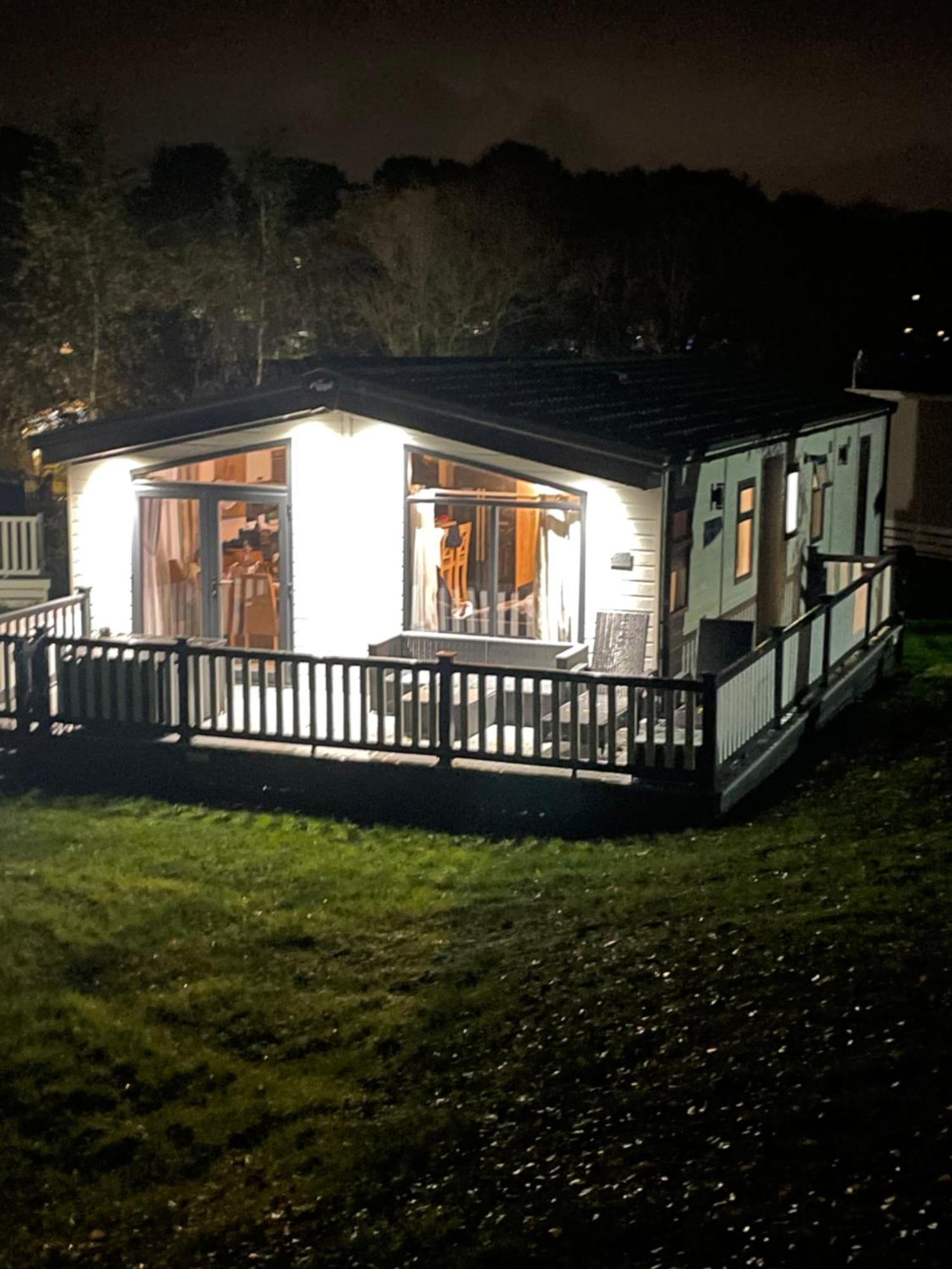 Luxury Lodge On Edge Of New Forest And 800M From Sea Entertainment And Leisure Passes Included Milford on Sea Zewnętrze zdjęcie